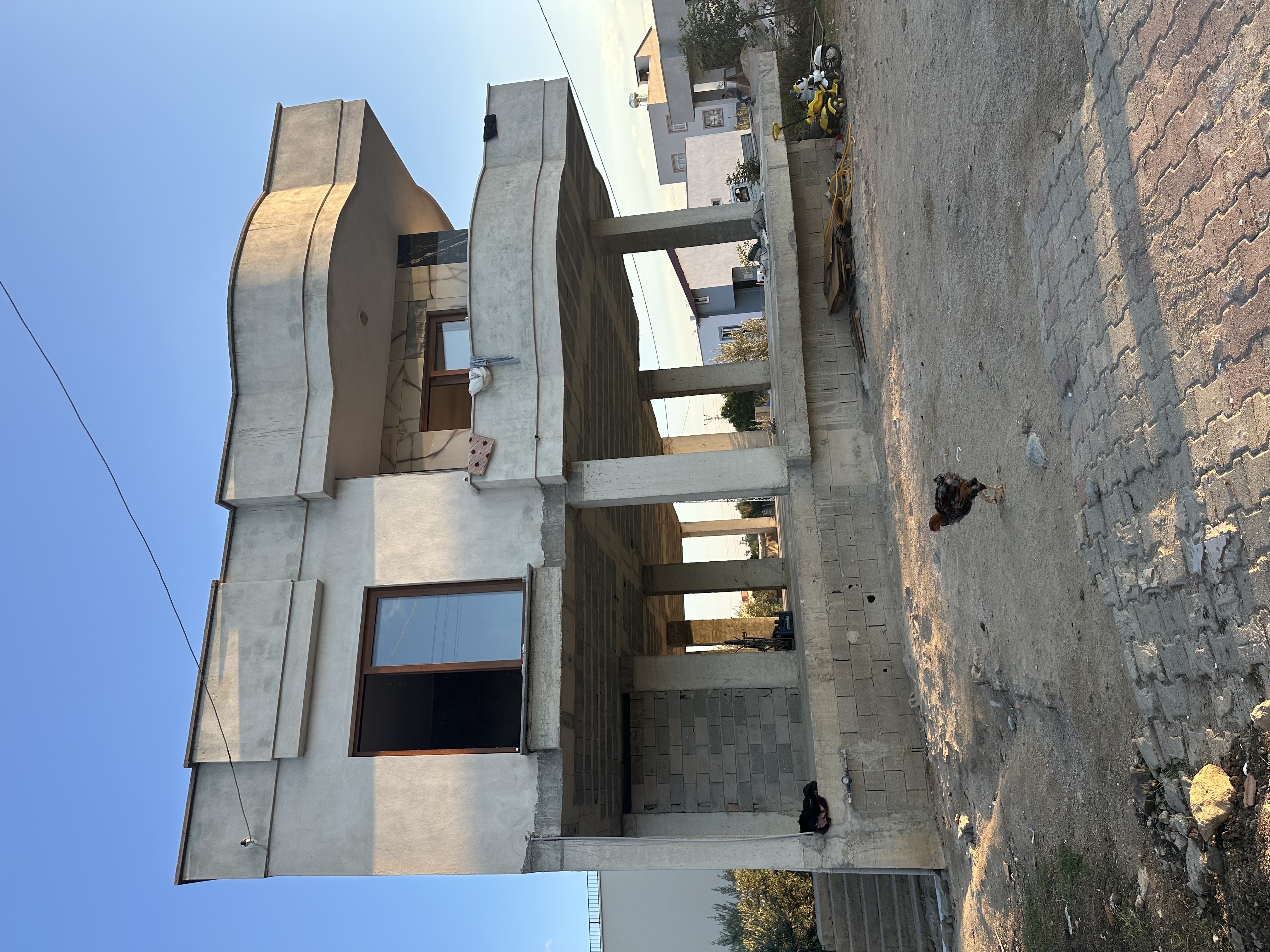 Ceza Evi yolu üzerinde 